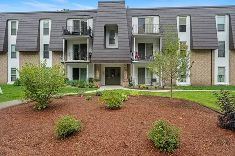 21 Shadowbrook Ln #14, Milford, MA 01757