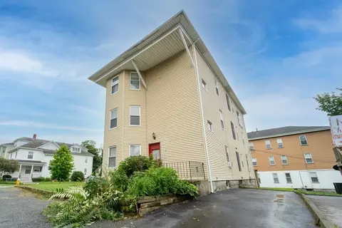 8 Dartmouth St, Worcester, MA 01604