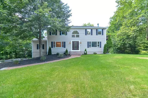321 Birchbark Dr, Hanson, MA 02341