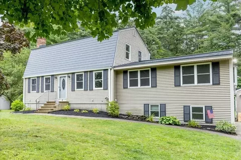 8 Hyacinth Dr, Pepperell, MA 01463