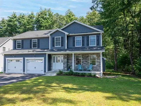 145 Barrington Dr, Springfield, MA 01129 photo 2