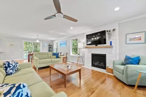 145 Barrington Dr, Springfield, MA 01129 photo 6