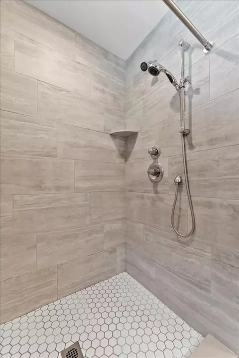 145 Barrington Dr, Springfield, MA 01129 photo 27