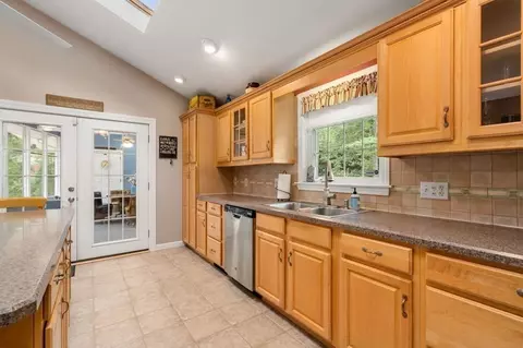 23 Arnold Rd, Douglas, MA 01516 photo 10