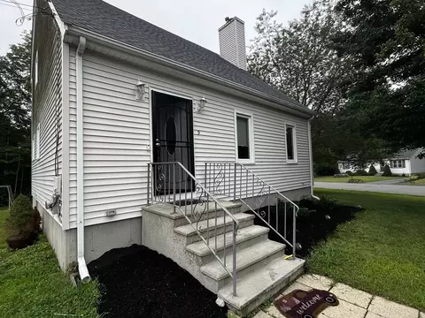 9 Sparrow Cir, Taunton, MA 02780