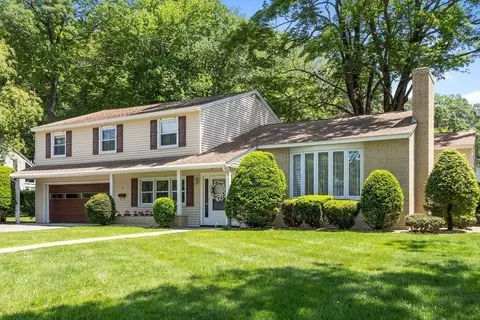 9 Betanray Ct, Leominster, MA 01453