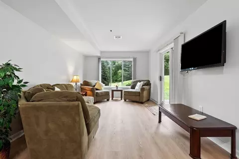 4 Duck Pond Rd #206, Beverly, MA 01915