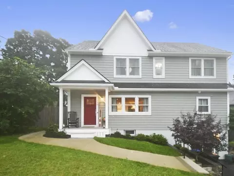 338 Russell St, Woburn, MA 01801