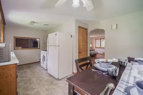 132 Nelson St, Chicopee, MA 01013 photo 3