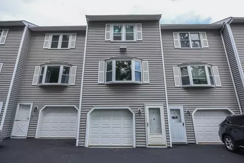95 Tennis Plz #16, Dracut, MA 01826
