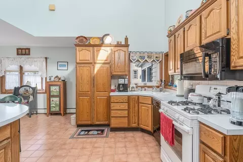 67 California, Fall River, MA 02723 photo 10