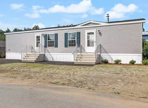 1 G St, Merrimac, MA 01860