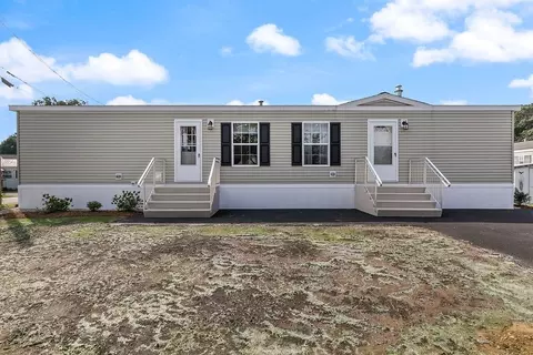 2 H St, Merrimac, MA 01860