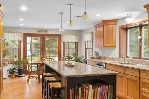 271 Pine St, Marshfield, MA 02050 photo 2