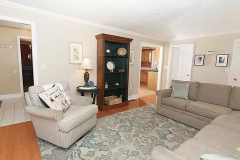 15 Malloy St, Medway, MA 02053