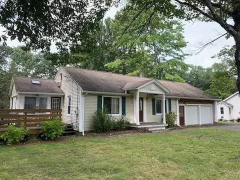 20 Fairfield Ave, Haydenville, MA 01039