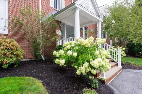 7 Birchwood Pointe #202, Amesbury, MA 01913