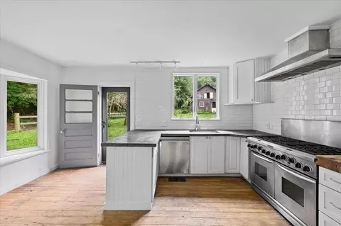 129 Old Palmer Rd, Brimfield, MA 01010
