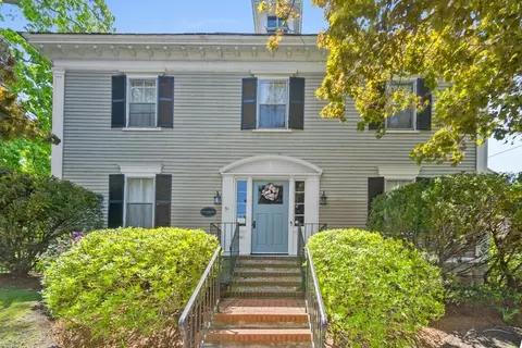 91 Mansur St, Lowell, MA 01852