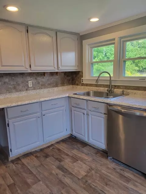 618 Pleasant St, Athol, MA 01331 photo 4