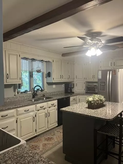 95 Glenview, Upton, MA 01568 photo 4