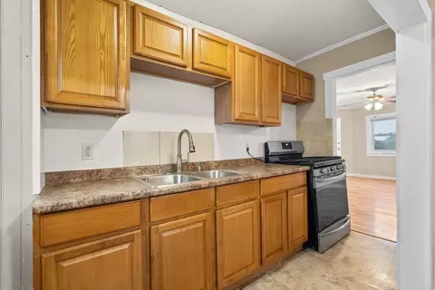231 County St, Fall River, MA 02723 photo 4