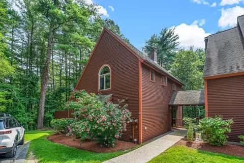 8 Woodridge Ln #8, Westford, MA 01886