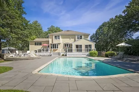 14 Morgan Dr, Danvers, MA 01923 photo 2