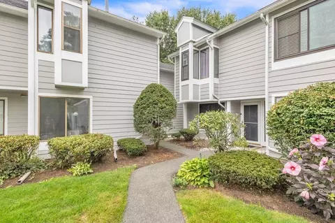 367 Nassau Dr #367, Springfield, MA 01129