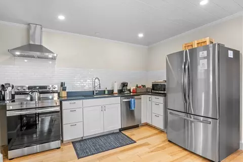 2 Central St, Marblehead, MA 01945 photo 5