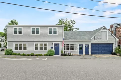 2 Central St, Marblehead, MA 01945