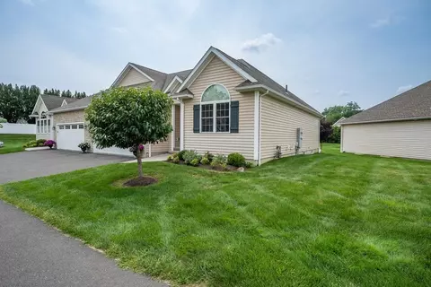 146 Stonybrook Way #146, South Hadley, MA 01075