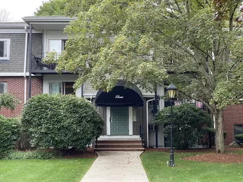 80 Walnut St #306, Canton, MA 02021