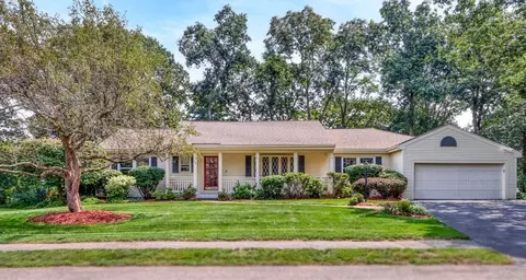 26 Barberry Ln, Norwood, MA 02062