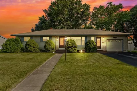 48 Kenyon Rd, Tiverton, RI 02878