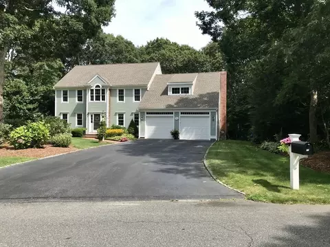 64 Thornberry Cir, Mashpee, MA 02649