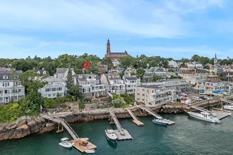 12 Gregory St, Marblehead, MA 01945