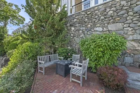 12 Gregory St, Marblehead, MA 01945 photo 6