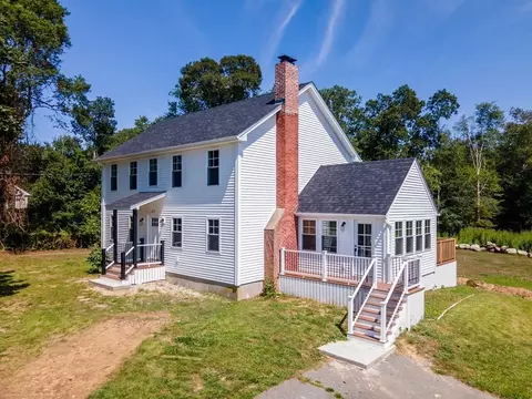 673 Tucker Rd, Dartmouth, MA 02747