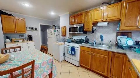 22 Ferry St #B, Everett, MA 02149 photo 2