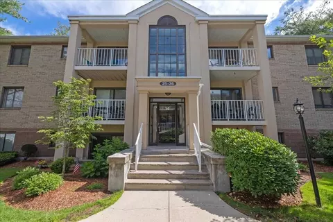 14 Bourbon St #32, Peabody, MA 01960