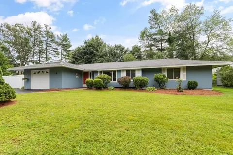 4 Gwinnett Rd, Peabody, MA 01960