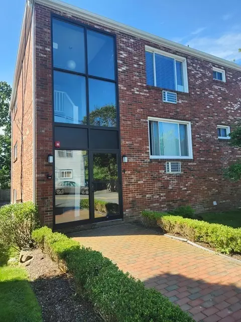 4 Raymond St #1, Gloucester, MA 01930