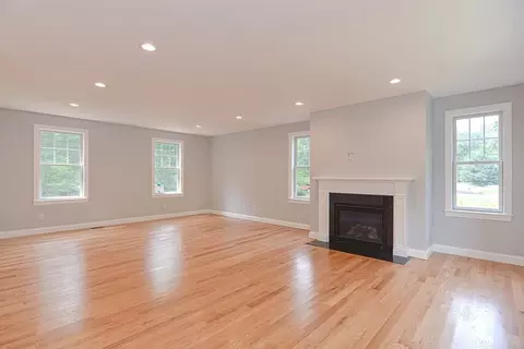 26 Cushing St, Salisbury, MA 01952 photo 7