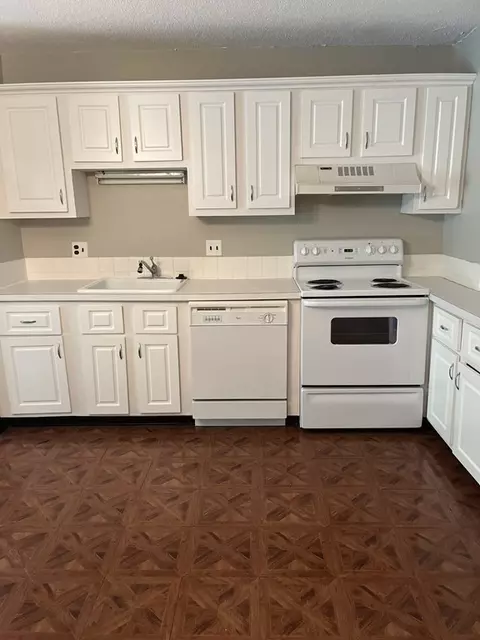 80 N Warren St #34, Woburn, MA 01801