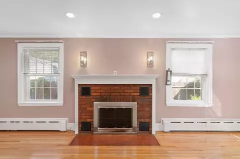 16 Spencer St, Braintree, MA 02184 photo 6