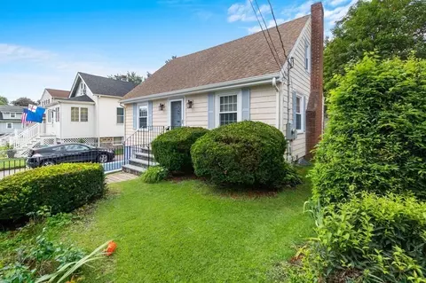 16 Spencer St, Braintree, MA 02184 photo 4