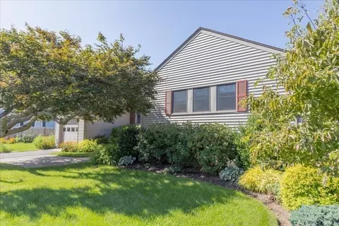 9 Countryside Ln, Marblehead, MA 01945