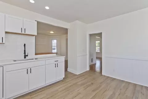 18 Greenacre Sq, Springfield, MA 01105 photo 7