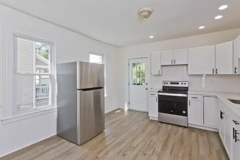 18 Greenacre Sq, Springfield, MA 01105 photo 6